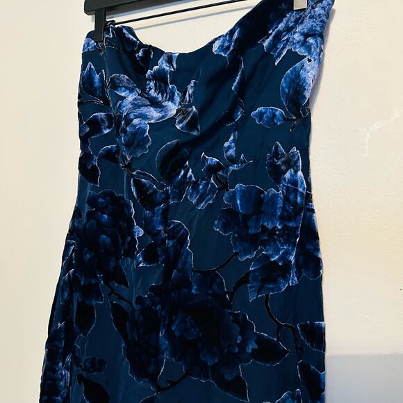 HUTCH Blue Floral Velvet Burnout Strapless Neckline Sonnie Jumpsuit Size 6 - Picture 2 of 9
